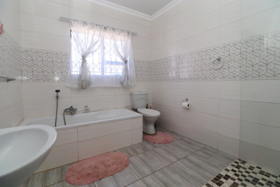 3 Bedroom Property for Sale in Flamwood North West